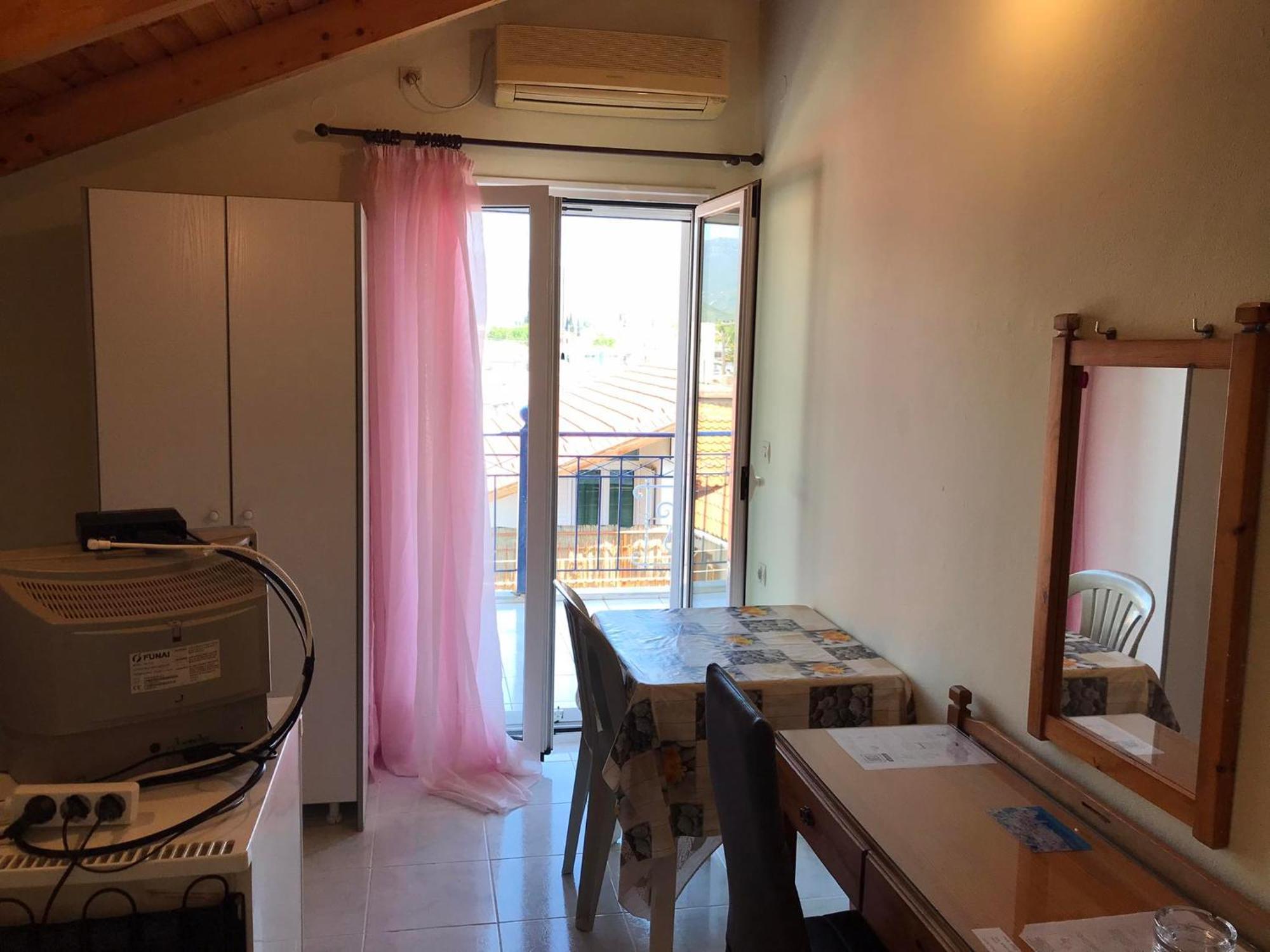 Ion Apartments Messolonghi Single Bed Room Mountain View Loft Mesolóngion Eksteriør bilde